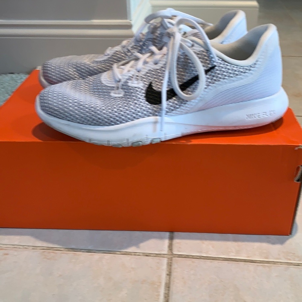 Nike Flex Trainer 7 Women's Sneakers Size 6.5 Silver